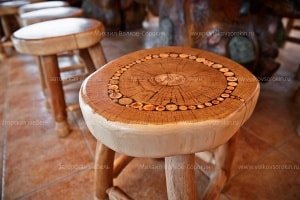 Oak saddle with decor